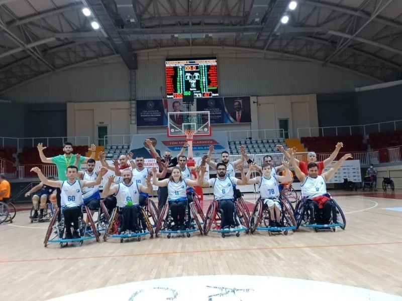 Demir Kartallar şampiyonluk yolunda namağlup ilerliyor
