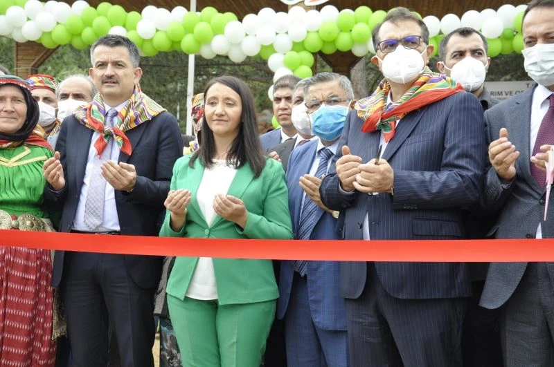 Bakan Dönmez ve Bakan Pakdemirli, Küçükelmalı Tabiat Parkı’nın açılışına katıldı
