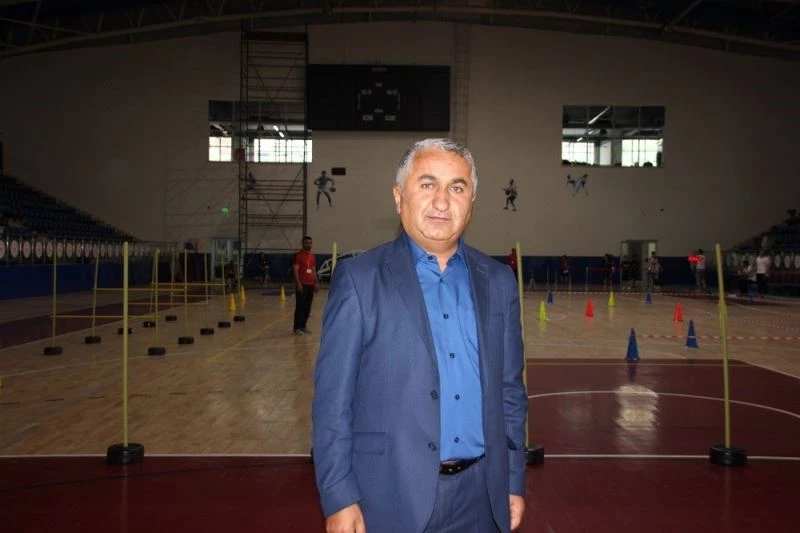 Hakkâri Spor Lisesine yoğun ilgi
