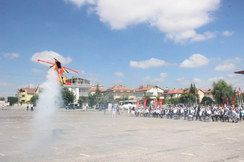 THK pilotlarının gösterisi nefes kesti
