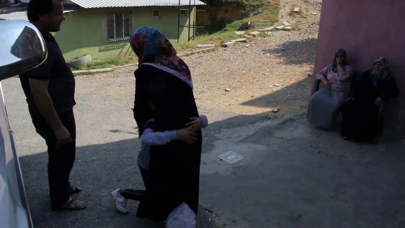 Kaybolan küçük kızın annesi ile kavuşma anı yürekleri dağladı
