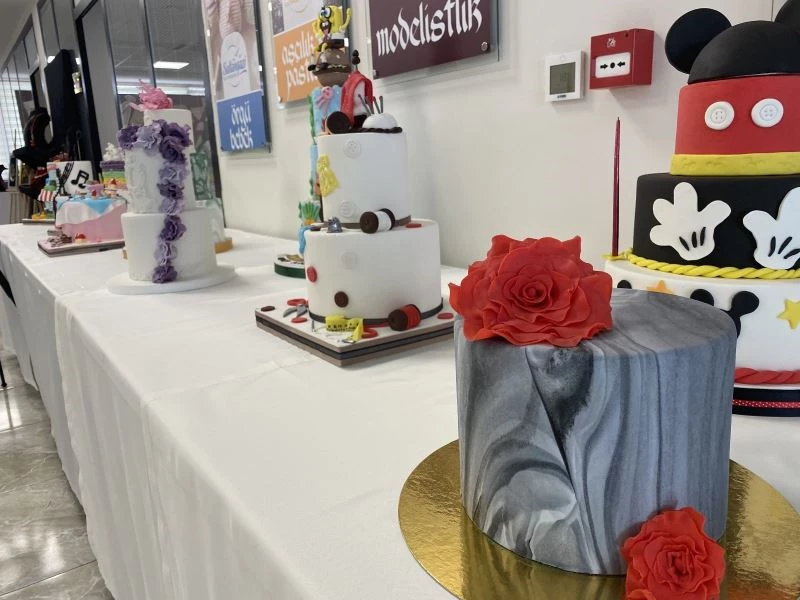 Sultangazili kadınlar yıl sonu etkinliklerinde yeteneklerini sergiledi
