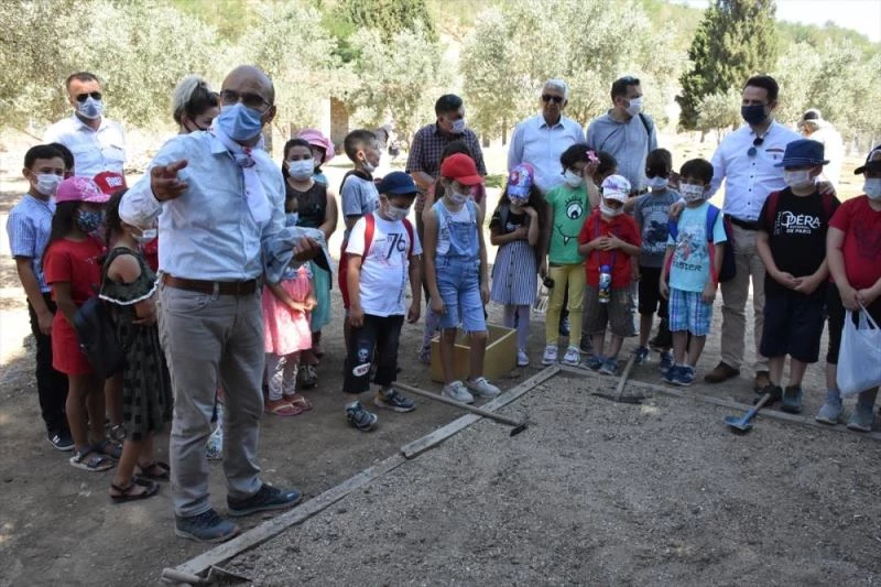 Çocuklar Stratonikeia Antik Kenti
