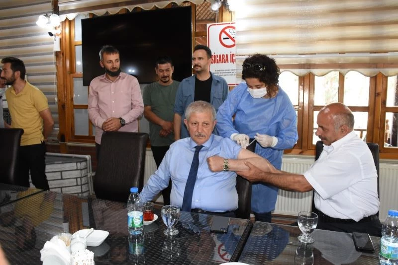 Başkan Sarı’dan muhtarlara aşılamaya destek çağrısı
