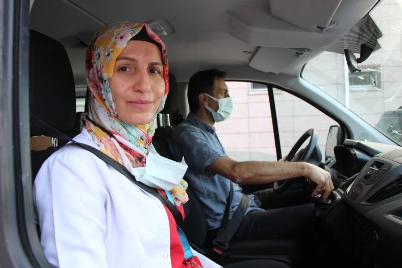 Gülseren hemşire cami hoparlöründen aşı anonsu yaptığı anları anlattı
