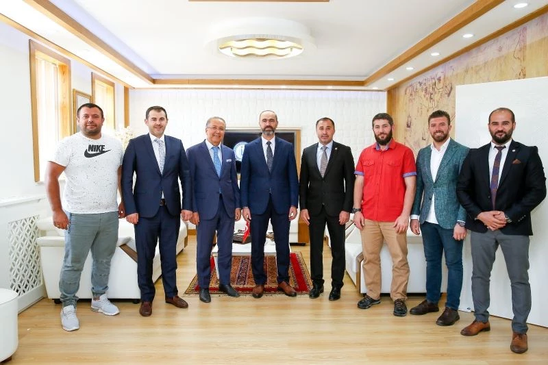 Rektör Türkmen, spor federasyonu başkanlarını ağırladı
