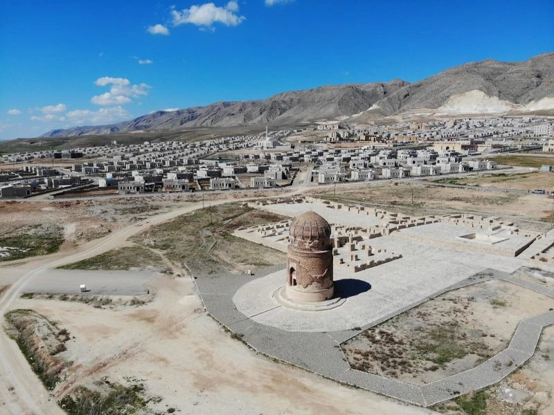 Hasankeyf Kaymakamı Öztürk’ten yerli ve yabancı turistlere çağrı
