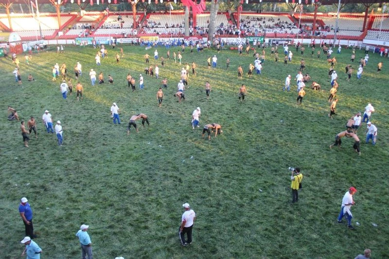 660. Tarihi Kırkpınar Yağlı Güreşlerinin ilk gününde tarihi rekor kırıldı
