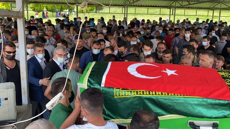 Helallik isteyerek girdiği nehirde kaybolan genç, son yolculuğuna uğurlandı
