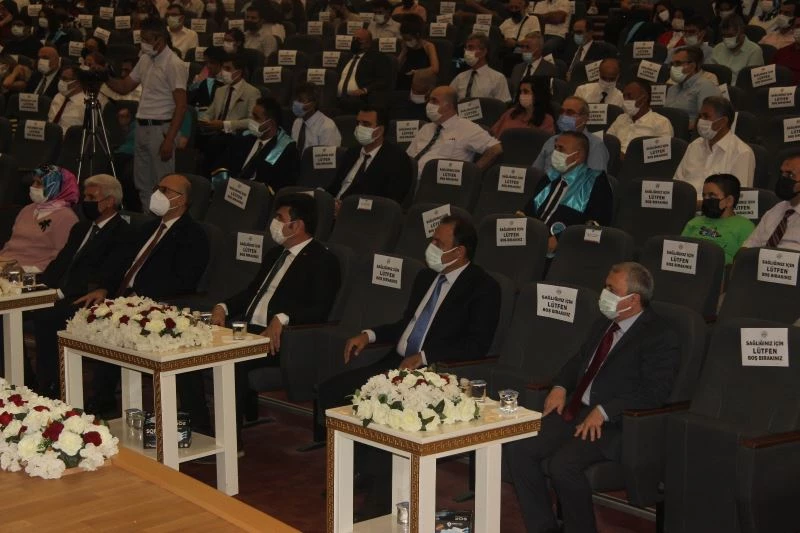 7 Aralık Üniversitesinde akademisyenler törenle cübbe giydi
