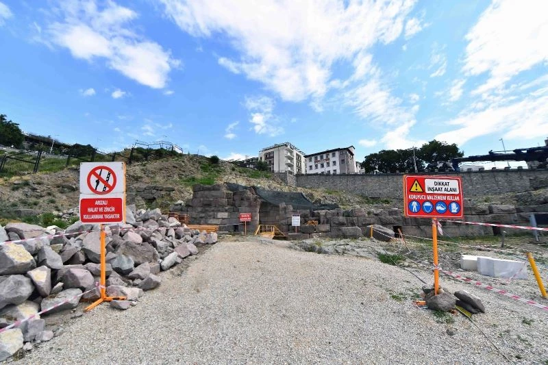 Ankara’da 2 bin yıllık Roma tiyatrosunda restorasyon sürüyor
