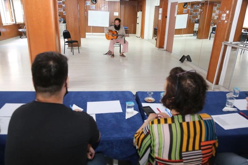 Sokak müzisyenleri sınavla seçildi
