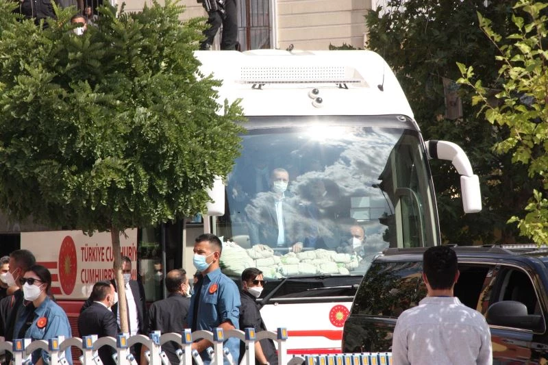 Cumhurbaşkanı Erdoğan Diyarbakır Annelerini kaldıkları çadırda ziyaret etti
