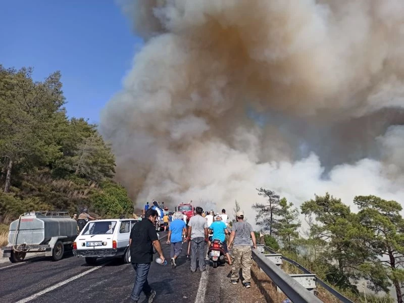 Marmaris’te alevlerle savaşta inanılmaz görüntüler
