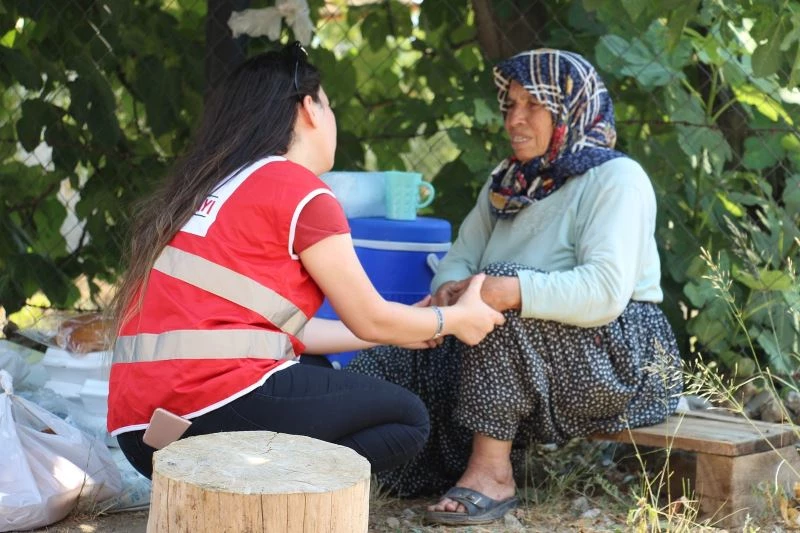 Kızılay ekiplerinden yangınzedelere mobilize yardım
