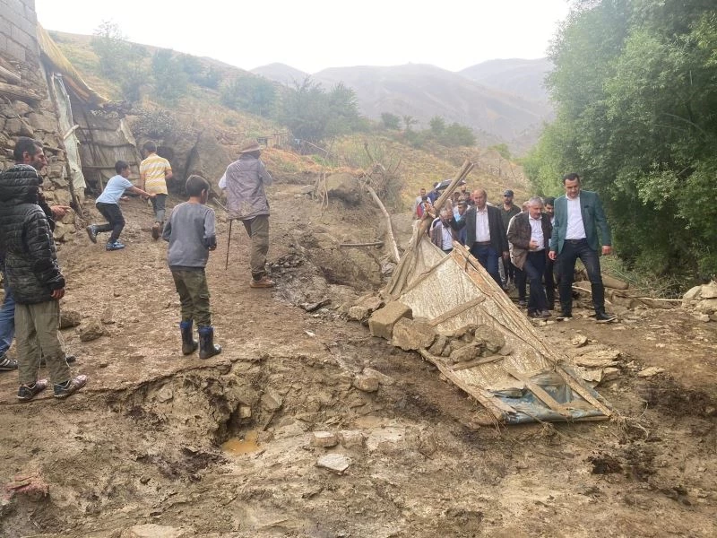 AK Parti teşkilatı Esendere sel bölgesinde
