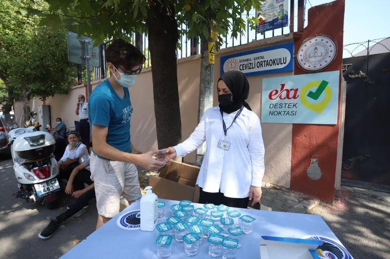 Kartal Belediyesi KPSS’ye giren adayların heyecanına ortak oldu
