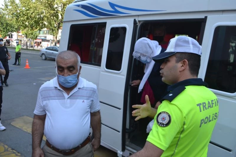 Karantinada olması gereken şoför direksiyon başında yakalandı
