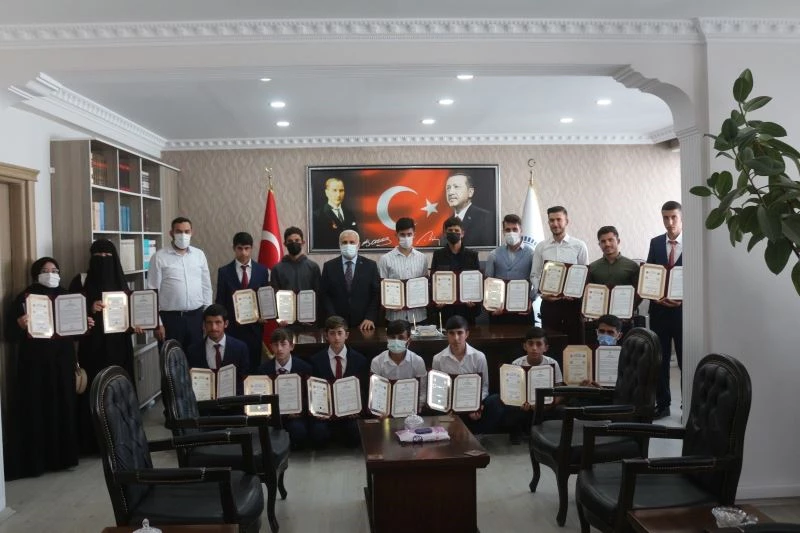 Ağrılı hafızlar belgelerine kavuştu
