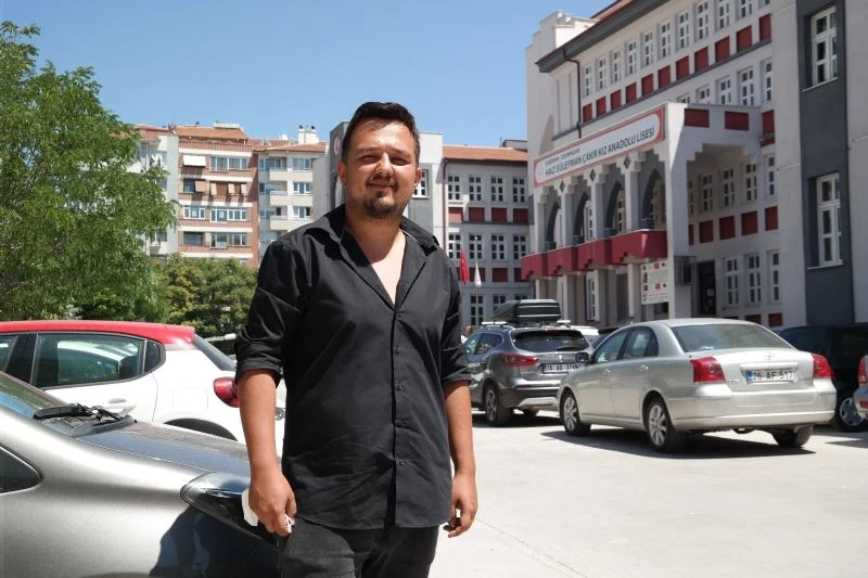 Okul otoparkları çarşı trafiğini rahatlatıyor
