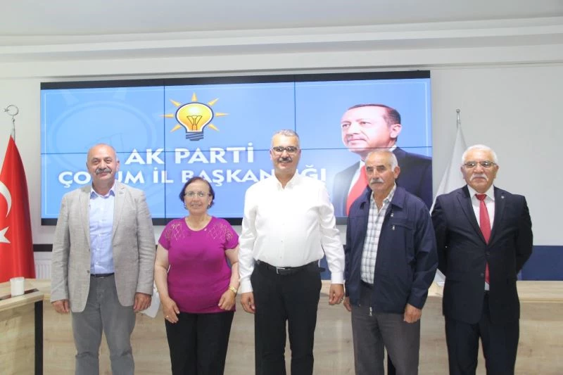 Yaylacık köyü muhtarı ve eşi AK Parti’ye katıldı
