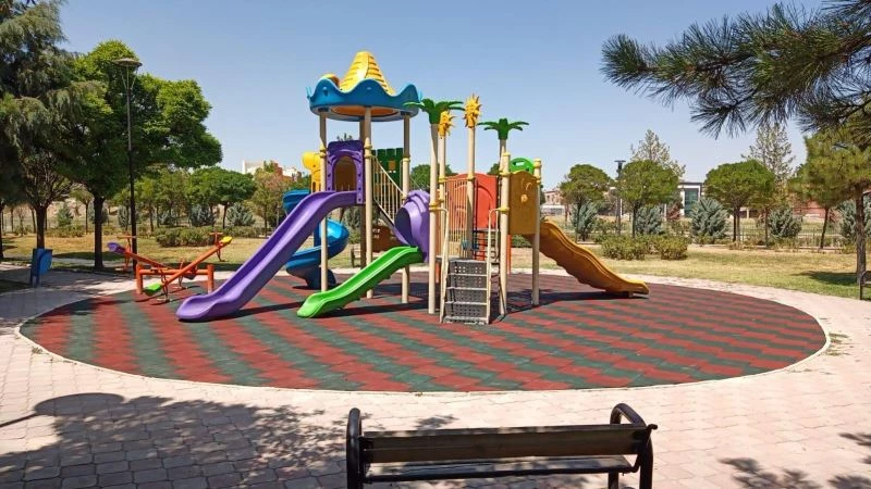 Sincan Belediyesi parkların zeminini kauçuk ile kaplıyor
