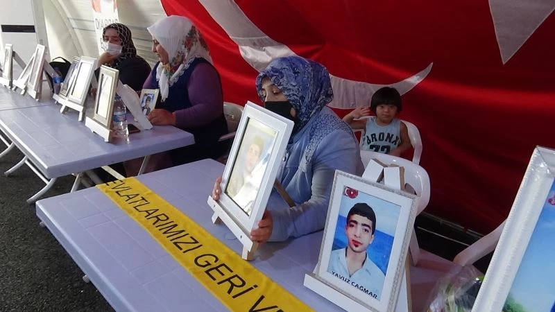 Evlat nöbetindeki aileler, çocuklarını PKK’dan almakta kararlı
