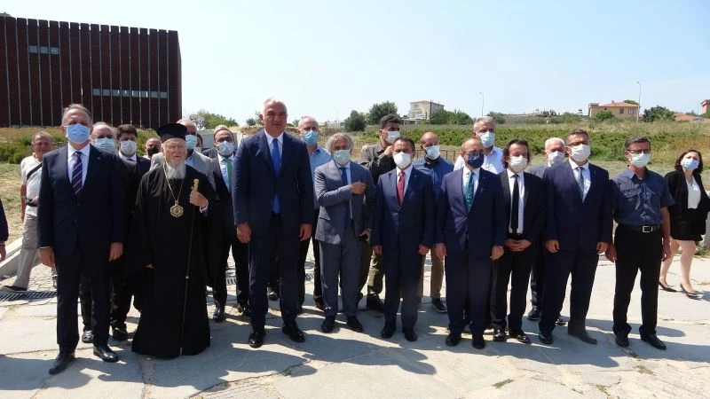 Gökçeada’dan çalınan 12 tarihi ikona, 14 yıl sonra Rum Ortodoks Patriği Bartholomeos’a teslim edildi
