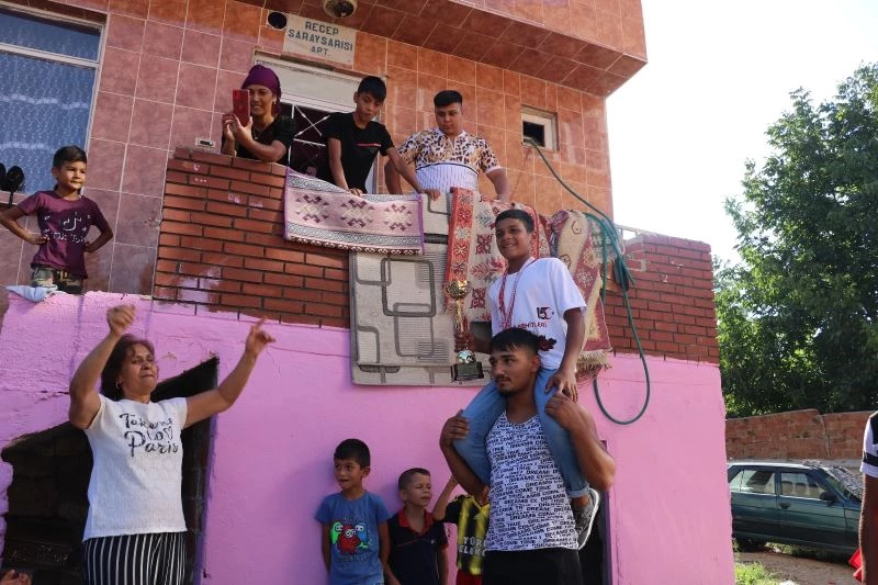 Edirneli minik pehlivana 9/8’lik karşılama
