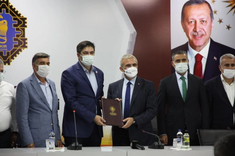 Diyarbakır Büyükşehir Belediyesi sosyal denge tazminatı sözleşmesi imzalandı
