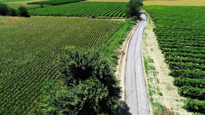 Şehzadeler Belediyesi’nden ovaya 25 kilometre asfalt,
