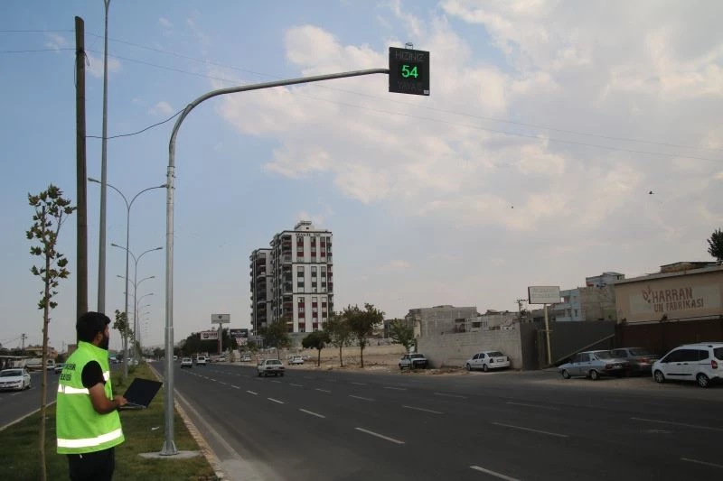 Şanlıurfa’da radarlı hız tespit göstergesi kuruldu

