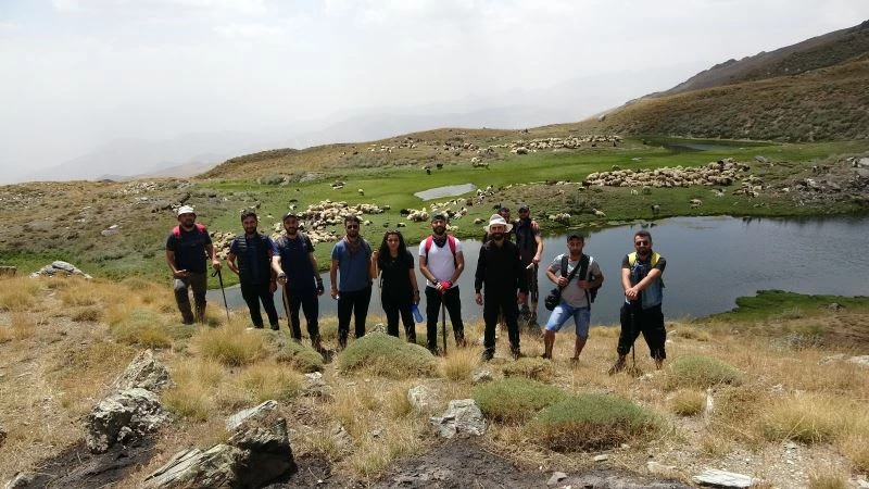 Yüksekovalı dağcılar Erdanis göllerini gezdi

