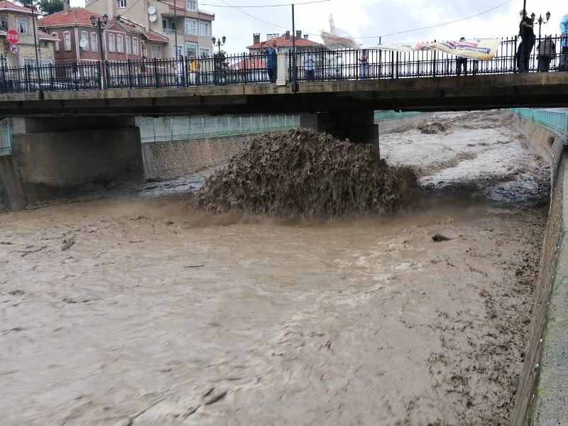 Selin vurduğu İnebolu’da köyler sular altında kaldı
