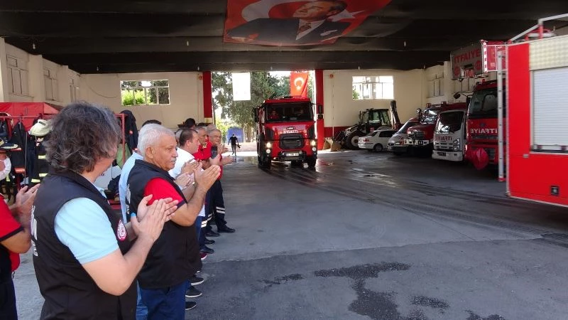 Yangın bölgesinden dönen ekipler alkışlarla karşılandı
