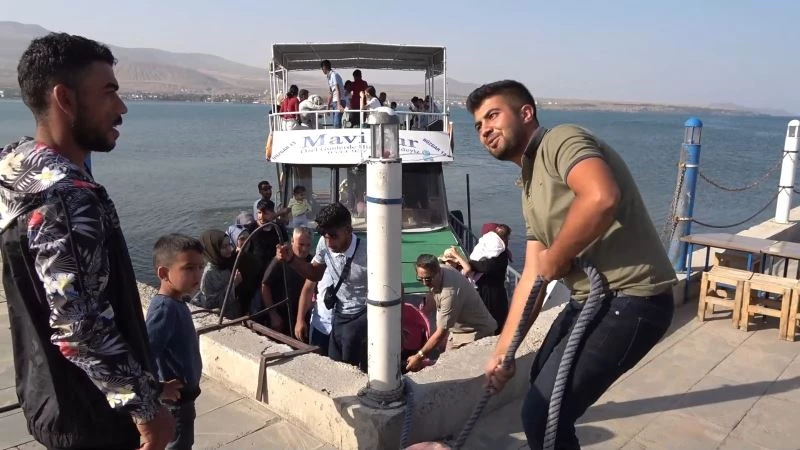 Tekne turu sıcaktan bunalanların ilk durağı oldu
