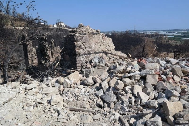 Yangında kül olan umutlar yardımlaşma ile yeşeriyor
