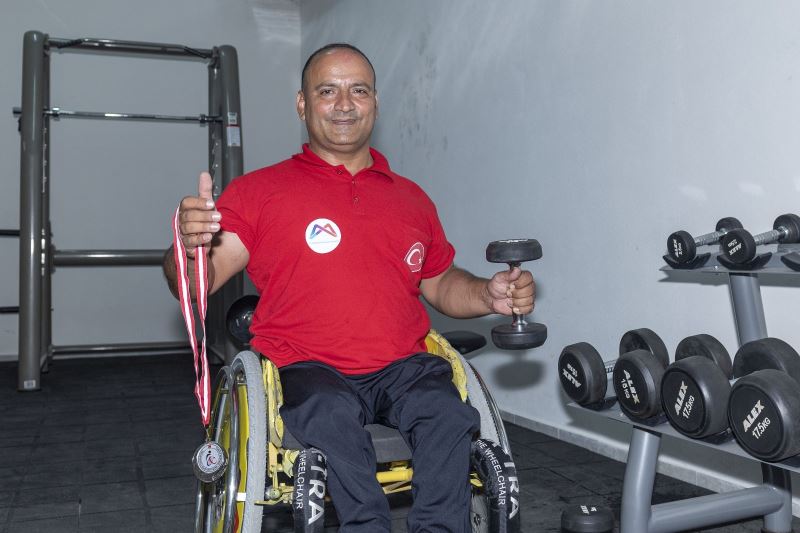 Engelli Sporcu Kenan Özkan, halterde Türkiye ikincisi oldu
