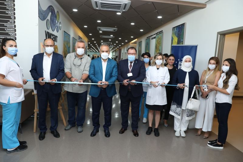 ‘Pandemide Bursa’ sergisi hastaneleri geziyor
