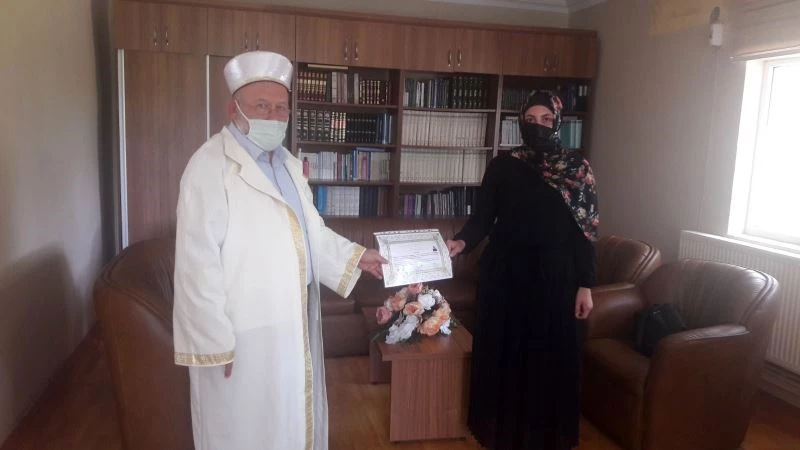 Akrabalarından etkilendi, Müslüman oldu
