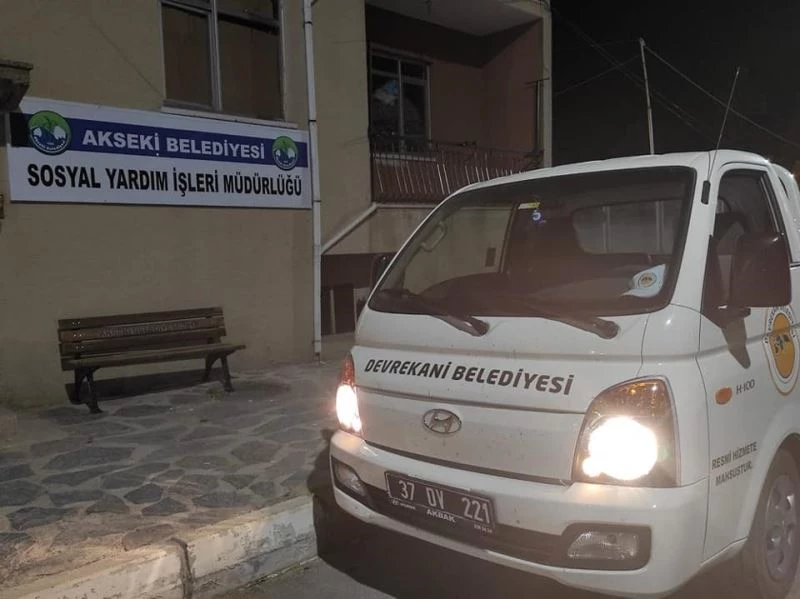 Devrekani Belediyesi’nden yangın bölgesine destek
