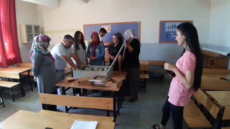 Kadınlar, elektrik ustası olmak için kursa akın etti
