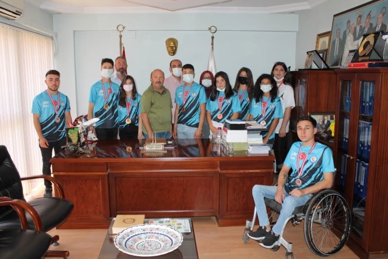 Alaşehir iş dünyasından Türkiye şampiyonlarına övgü
