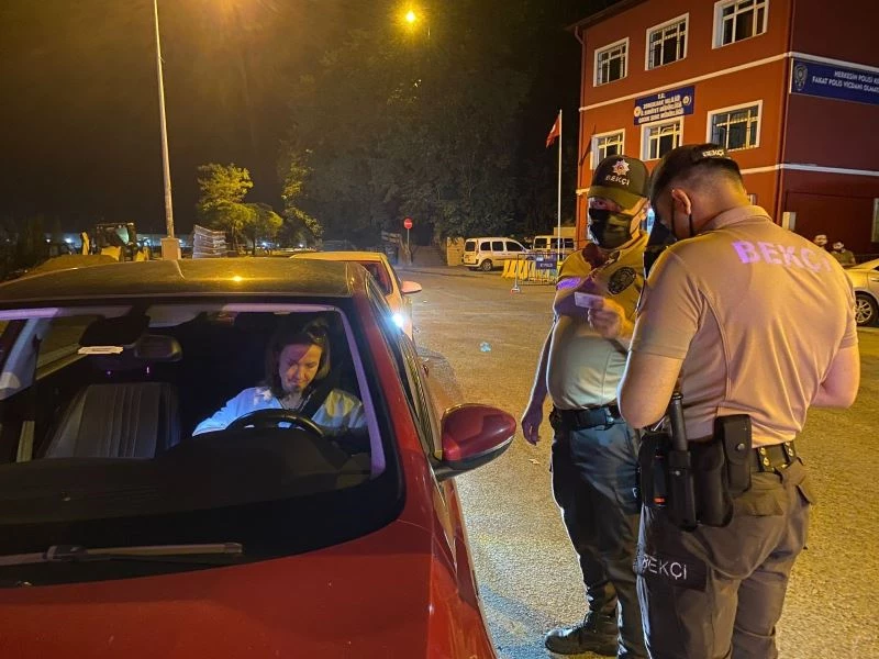 Araçları tek tek durdurup sorguladılar
