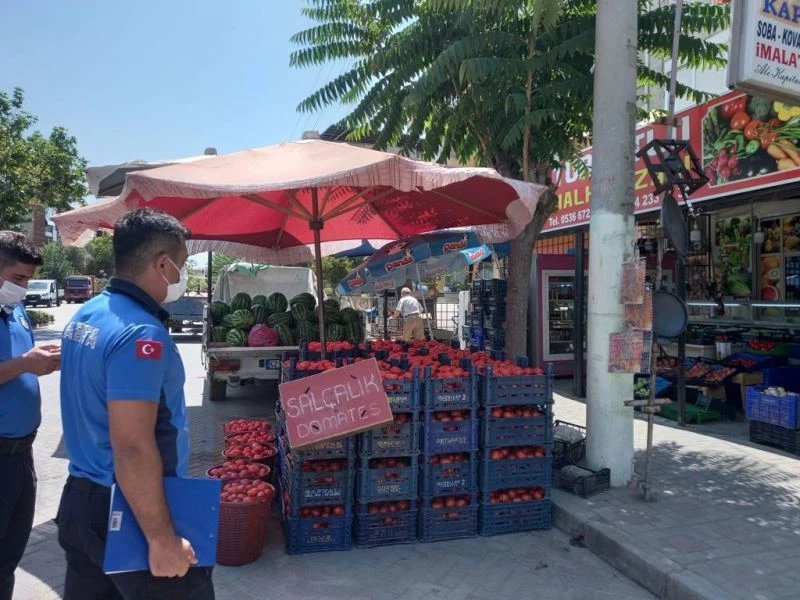 Turgutlu Zabıtası kaldırım işgallerine geçit vermiyor
