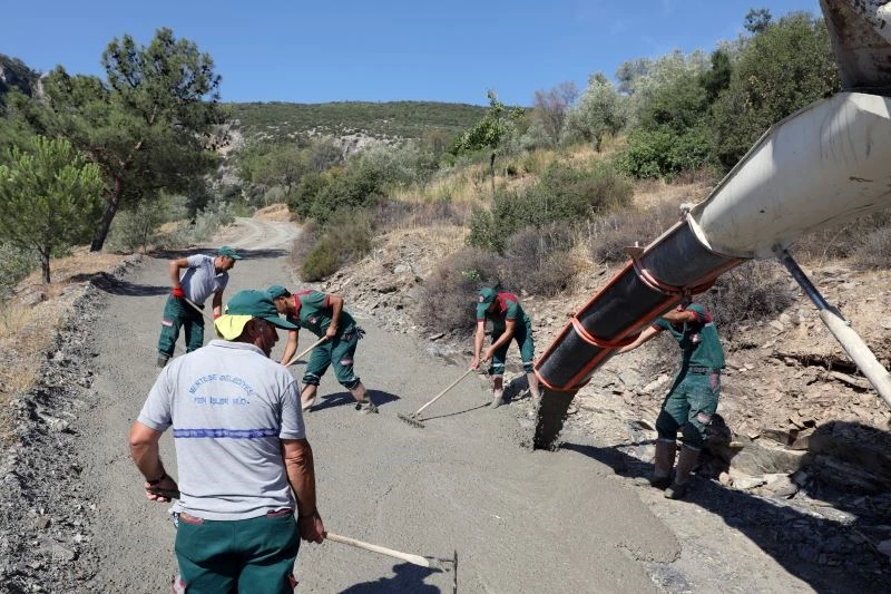 Menteşe Belediyesi, yol çalışmalarına Kafaca’da devam ediyor
