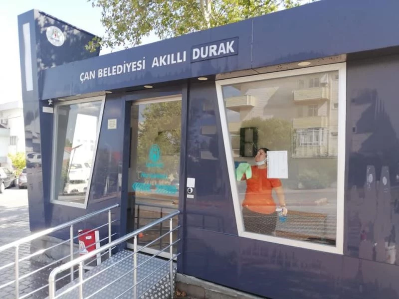 Çan’da akıllı duraklar dezenfekte edildi
