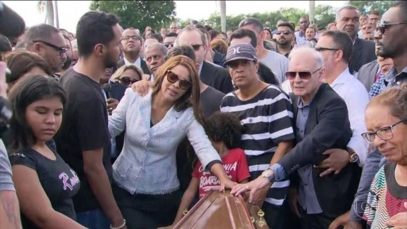 Eşini öldürmekle suçlanan Brezilyalı vekil görevden alındı
