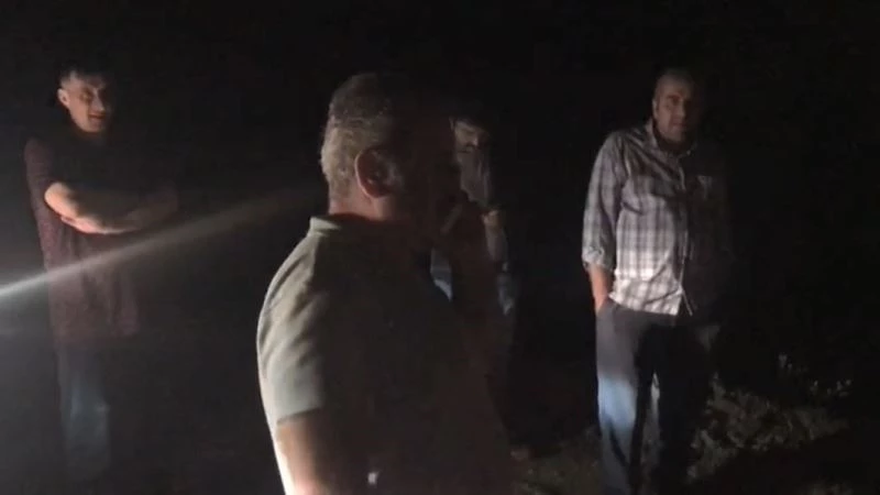 Artvin’de heyelan nedeniyle 4 köy ulaşıma kapandı kız istemeye giden aile mahsur kaldı
