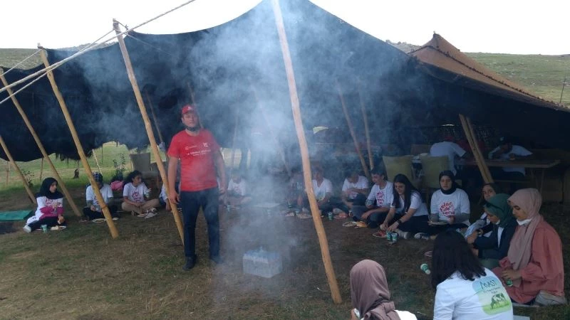 Türkiye’nin cennet merkezi Balık Gölü’nde öğrenciler izci kampı kurdu
